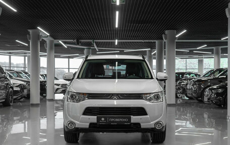 Mitsubishi Outlander III рестайлинг 3, 2014 год, 1 640 000 рублей, 3 фотография