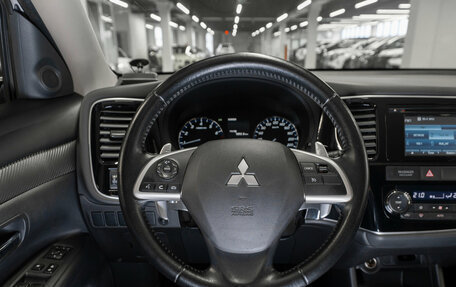 Mitsubishi Outlander III рестайлинг 3, 2014 год, 1 640 000 рублей, 10 фотография