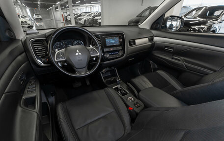 Mitsubishi Outlander III рестайлинг 3, 2014 год, 1 640 000 рублей, 7 фотография