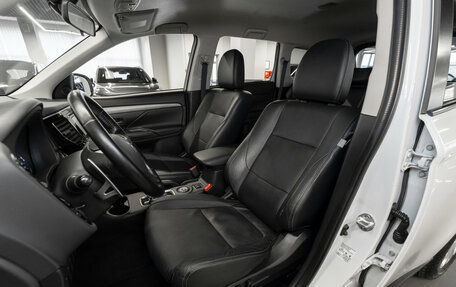 Mitsubishi Outlander III рестайлинг 3, 2014 год, 1 640 000 рублей, 9 фотография