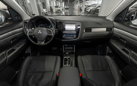 Mitsubishi Outlander III рестайлинг 3, 2014 год, 1 640 000 рублей, 8 фотография