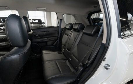 Mitsubishi Outlander III рестайлинг 3, 2014 год, 1 640 000 рублей, 12 фотография