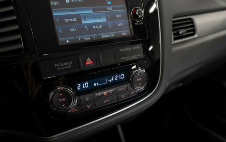 Mitsubishi Outlander III рестайлинг 3, 2014 год, 1 640 000 рублей, 17 фотография