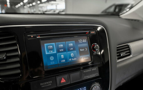 Mitsubishi Outlander III рестайлинг 3, 2014 год, 1 640 000 рублей, 19 фотография