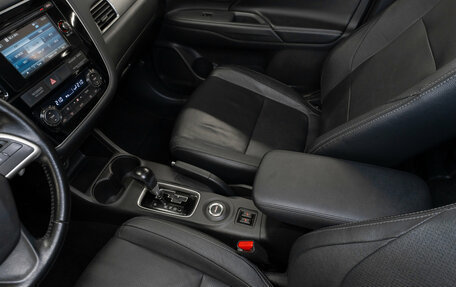 Mitsubishi Outlander III рестайлинг 3, 2014 год, 1 640 000 рублей, 15 фотография