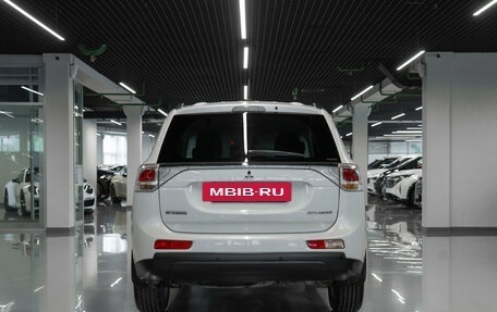 Mitsubishi Outlander III рестайлинг 3, 2014 год, 1 640 000 рублей, 6 фотография