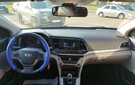 Hyundai Elantra VI рестайлинг, 2017 год, 990 000 рублей, 13 фотография