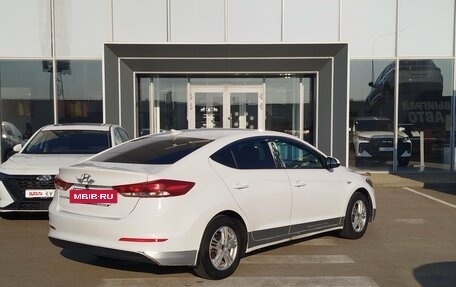 Hyundai Elantra VI рестайлинг, 2017 год, 990 000 рублей, 4 фотография