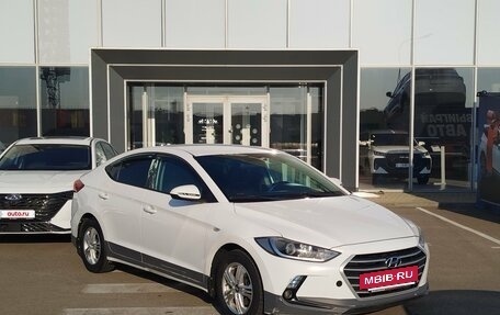 Hyundai Elantra VI рестайлинг, 2017 год, 990 000 рублей, 3 фотография