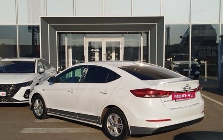 Hyundai Elantra VI рестайлинг, 2017 год, 990 000 рублей, 7 фотография