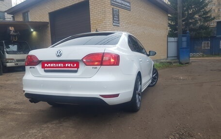 Volkswagen Jetta VI, 2014 год, 850 000 рублей, 3 фотография