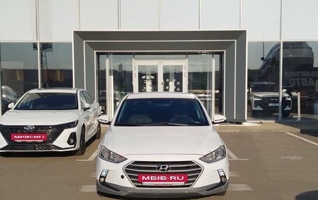 Hyundai Elantra VI рестайлинг, 2017 год, 990 000 рублей, 2 фотография