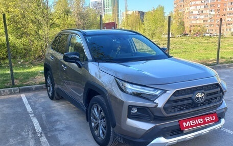 Toyota RAV4, 2024 год, 3 850 000 рублей, 3 фотография