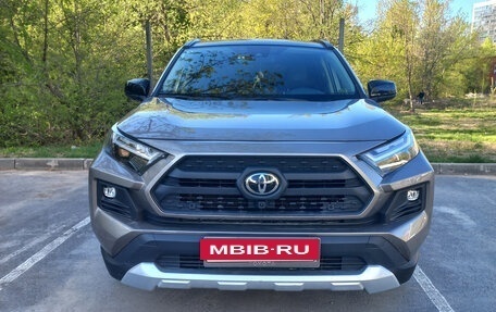 Toyota RAV4, 2024 год, 3 850 000 рублей, 2 фотография