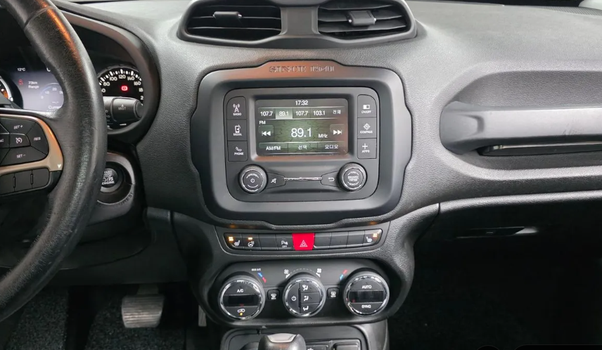 Jeep Renegade I, 2016 год, 1 700 000 рублей, 12 фотография