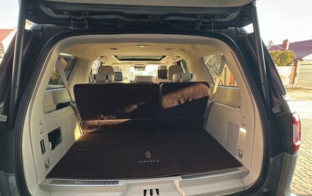 Lincoln Navigator, 2018 год, 7 000 000 рублей, 10 фотография