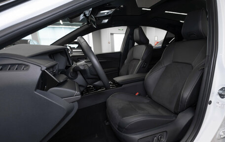 Toyota Camry, 2024 год, 3 990 000 рублей, 9 фотография