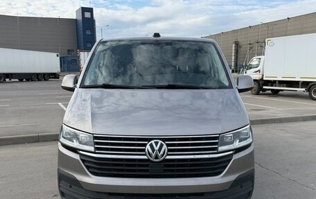 Volkswagen Caravelle T6 рестайлинг, 2021 год, 5 600 000 рублей, 1 фотография