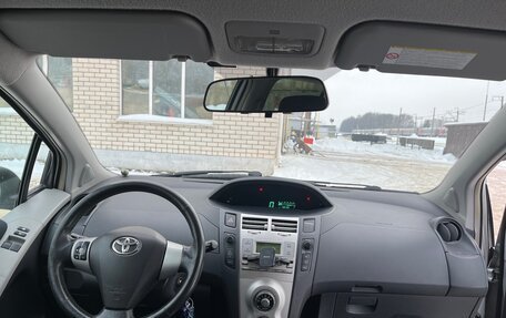 Toyota Yaris III рестайлинг, 2006 год, 450 000 рублей, 4 фотография