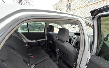 Toyota Yaris III рестайлинг, 2006 год, 450 000 рублей, 5 фотография