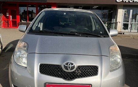Toyota Yaris III рестайлинг, 2006 год, 450 000 рублей, 2 фотография