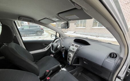 Toyota Yaris III рестайлинг, 2006 год, 450 000 рублей, 6 фотография