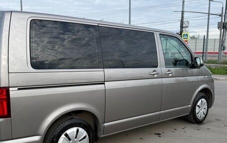 Volkswagen Caravelle T6 рестайлинг, 2021 год, 5 600 000 рублей, 3 фотография