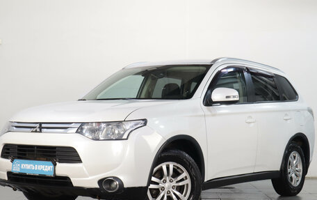 Mitsubishi Outlander III рестайлинг 3, 2014 год, 1 599 000 рублей, 4 фотография
