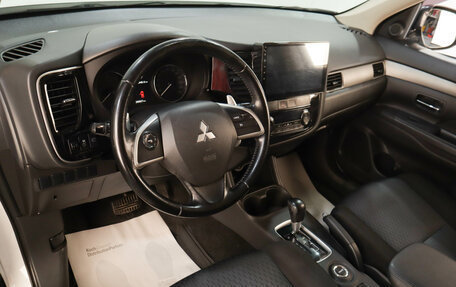 Mitsubishi Outlander III рестайлинг 3, 2014 год, 1 599 000 рублей, 9 фотография