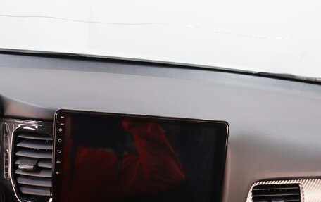 Mitsubishi Outlander III рестайлинг 3, 2014 год, 1 599 000 рублей, 14 фотография