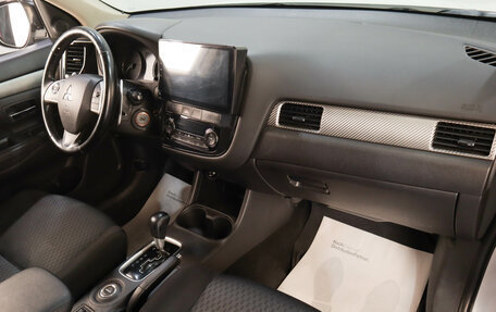 Mitsubishi Outlander III рестайлинг 3, 2014 год, 1 599 000 рублей, 10 фотография
