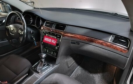 Skoda Superb III рестайлинг, 2011 год, 680 000 рублей, 11 фотография