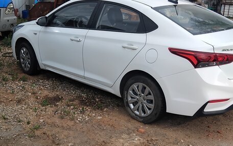 Hyundai Solaris II рестайлинг, 2019 год, 950 000 рублей, 4 фотография