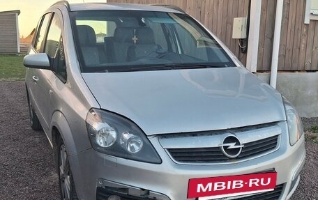 Opel Zafira B, 2005 год, 400 000 рублей, 13 фотография