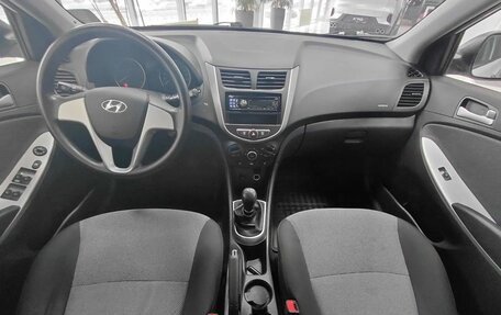 Hyundai Solaris II рестайлинг, 2011 год, 649 000 рублей, 10 фотография