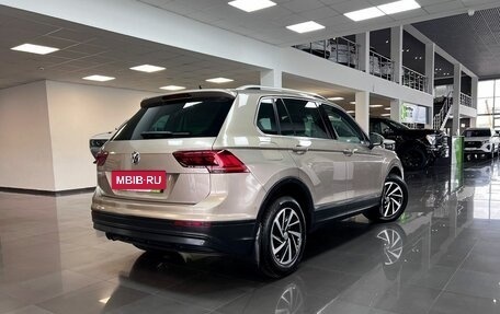 Volkswagen Tiguan II, 2018 год, 2 045 000 рублей, 2 фотография