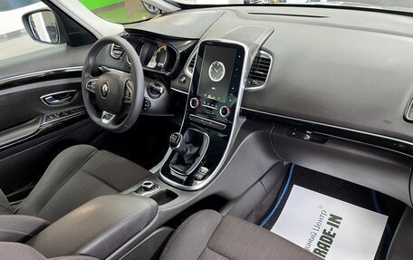 Renault Espace V рестайлинг, 2017 год, 1 595 000 рублей, 16 фотография