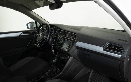 Volkswagen Tiguan II, 2017 год, 2 325 000 рублей, 6 фотография