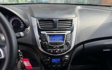 Hyundai Solaris II рестайлинг, 2012 год, 750 000 рублей, 8 фотография