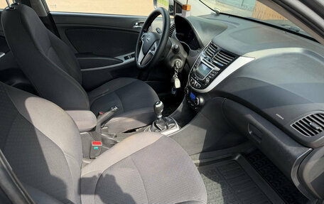 Hyundai Solaris II рестайлинг, 2012 год, 750 000 рублей, 14 фотография