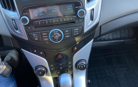 Chevrolet Cruze II, 2013 год, 800 000 рублей, 17 фотография