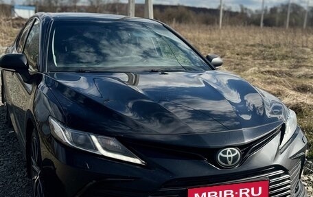 Toyota Camry, 2021 год, 2 900 000 рублей, 2 фотография