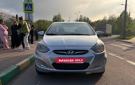 Hyundai Solaris II рестайлинг, 2011 год, 670 000 рублей, 2 фотография