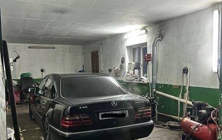 Mercedes-Benz E-Класс, 1996 год, 300 000 рублей, 2 фотография