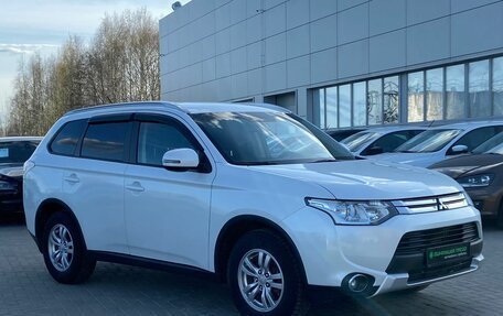 Mitsubishi Outlander III рестайлинг 3, 2014 год, 1 450 000 рублей, 2 фотография