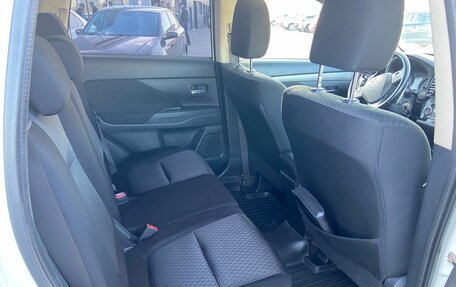 Mitsubishi Outlander III рестайлинг 3, 2014 год, 1 450 000 рублей, 11 фотография