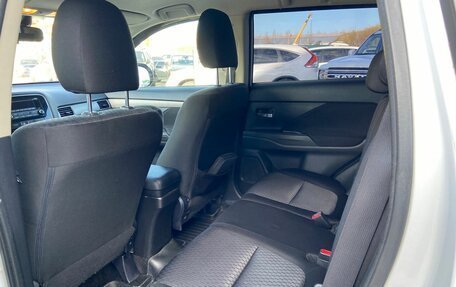 Mitsubishi Outlander III рестайлинг 3, 2014 год, 1 450 000 рублей, 13 фотография