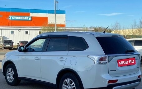 Mitsubishi Outlander III рестайлинг 3, 2014 год, 1 450 000 рублей, 5 фотография