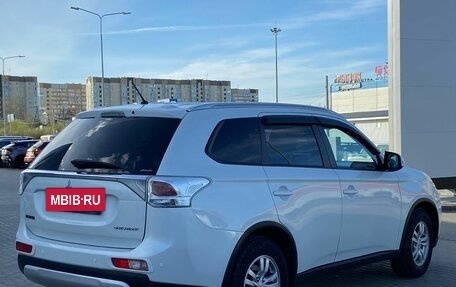 Mitsubishi Outlander III рестайлинг 3, 2014 год, 1 450 000 рублей, 4 фотография