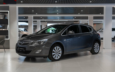 Opel Astra J, 2011 год, 630 000 рублей, 1 фотография